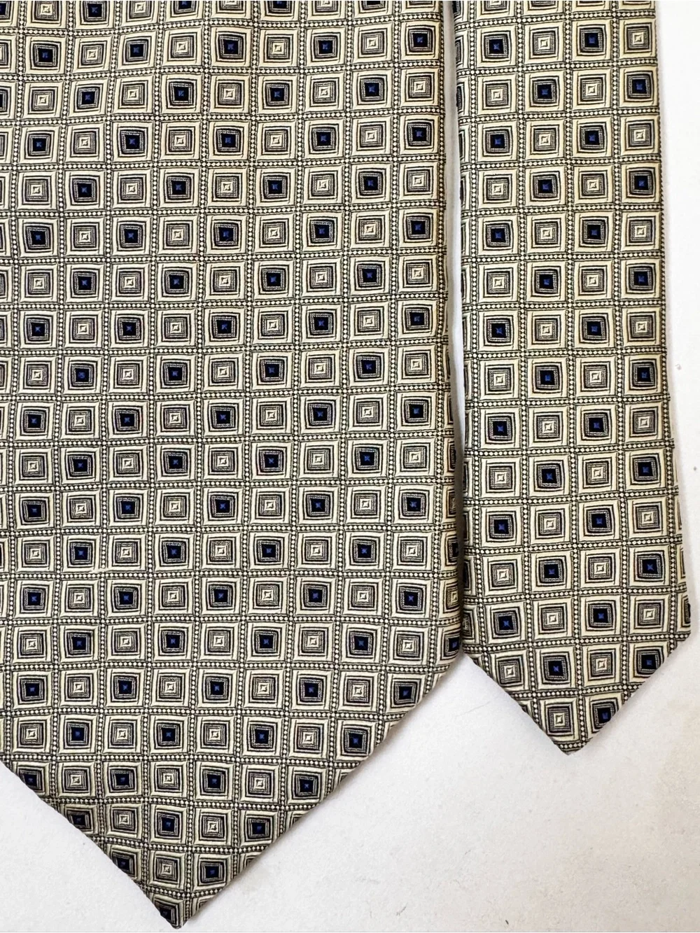 Chas Reed & Co Men’s Necktie Cream Jacquard Silk Tie with Blue Accents